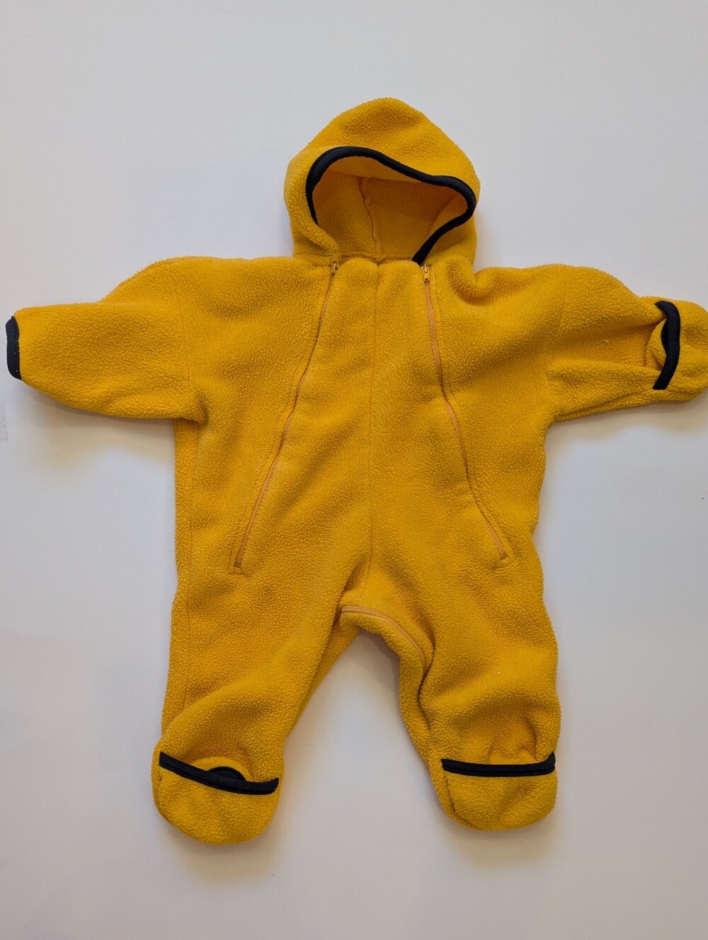 2/$20 💚 Bratz Yellow Hooded Footie Bunting Suit